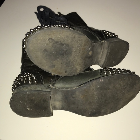 Steve Madden Tarnney boots leather w/ metal studs - Picture 8 of 8